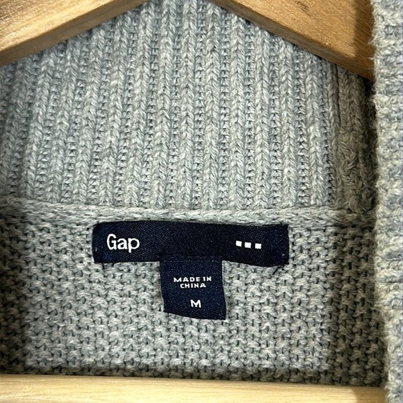 Gap Women’s Sweater, Size M - Picture 2 of 3